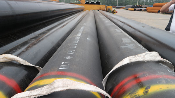 待出庫(kù)成品區(qū)鋼管