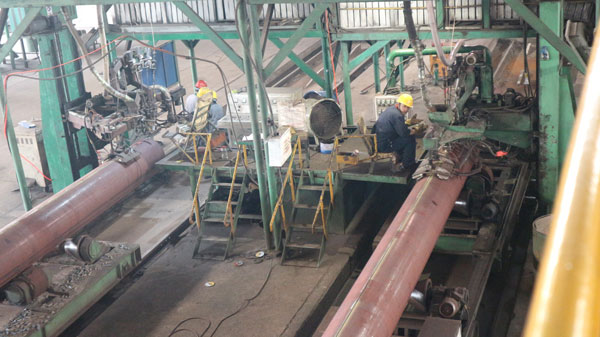 直縫鋼管生產(chǎn)車(chē)間 (1)